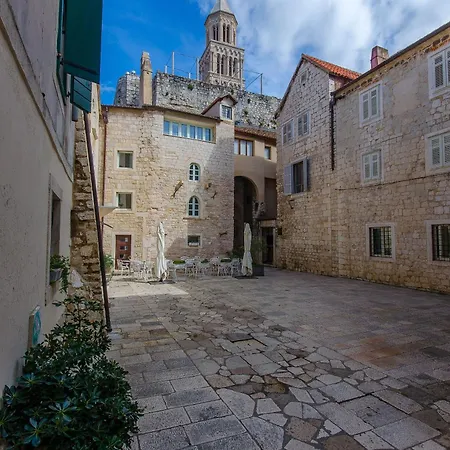 View Διαμέρισμα *